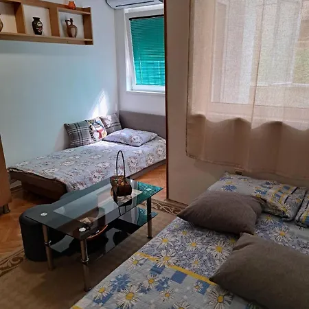 Apartment Mirka 2 *